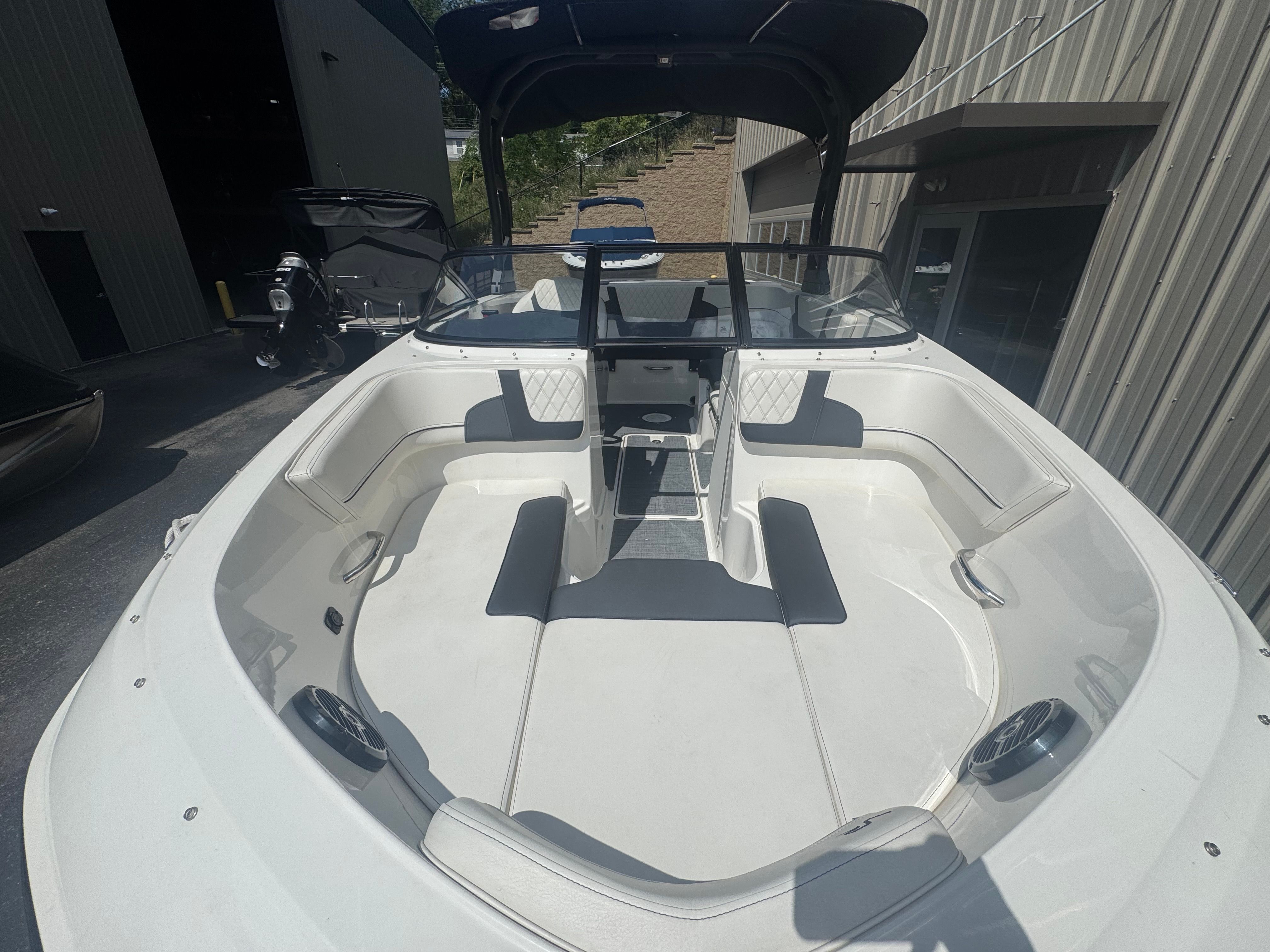 2023 Bayliner VR5 Bowrider I/O Image Thumbnail #4