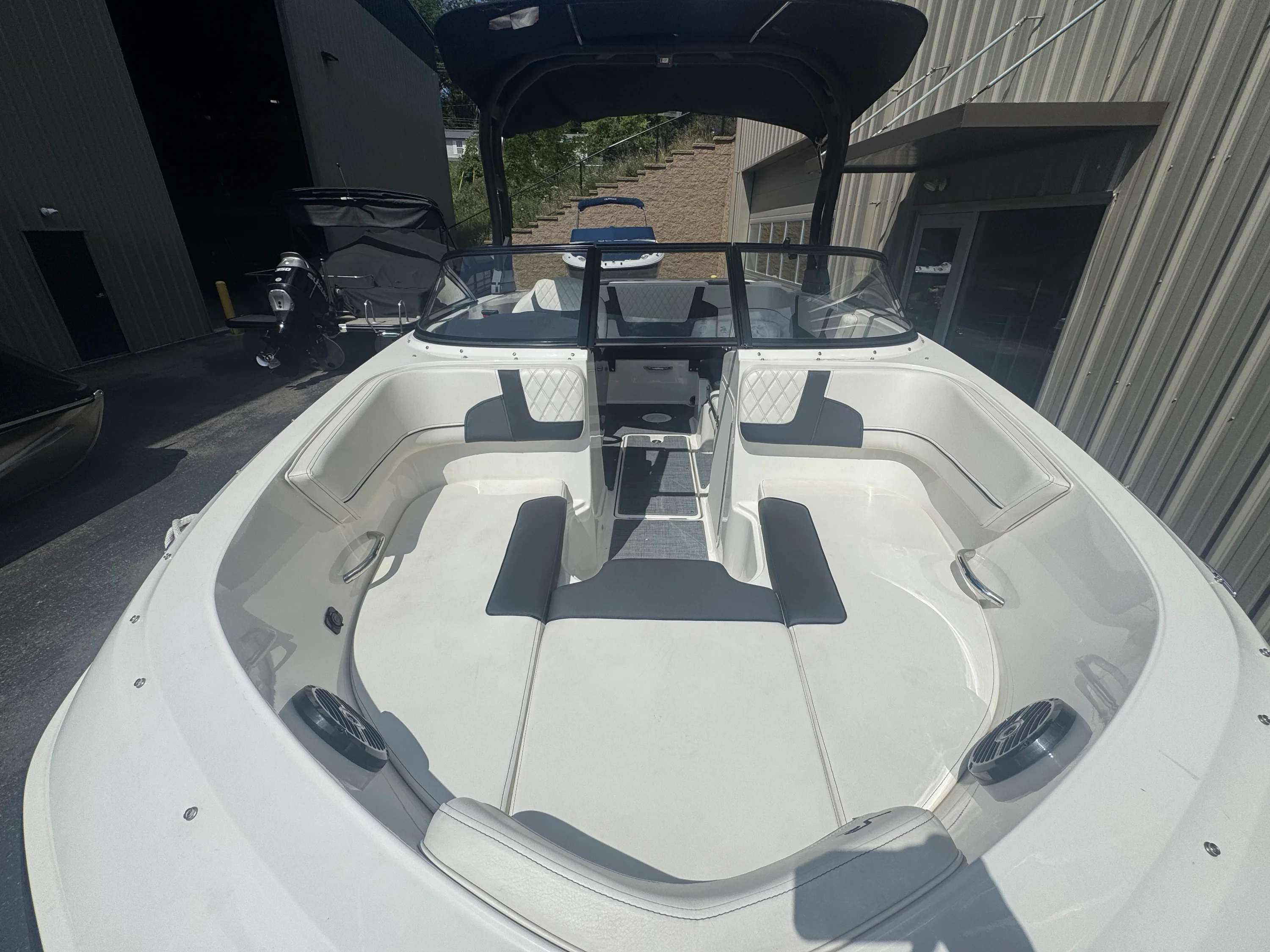 2023 Bayliner VR5 Bowrider I/O Image Thumbnail #4
