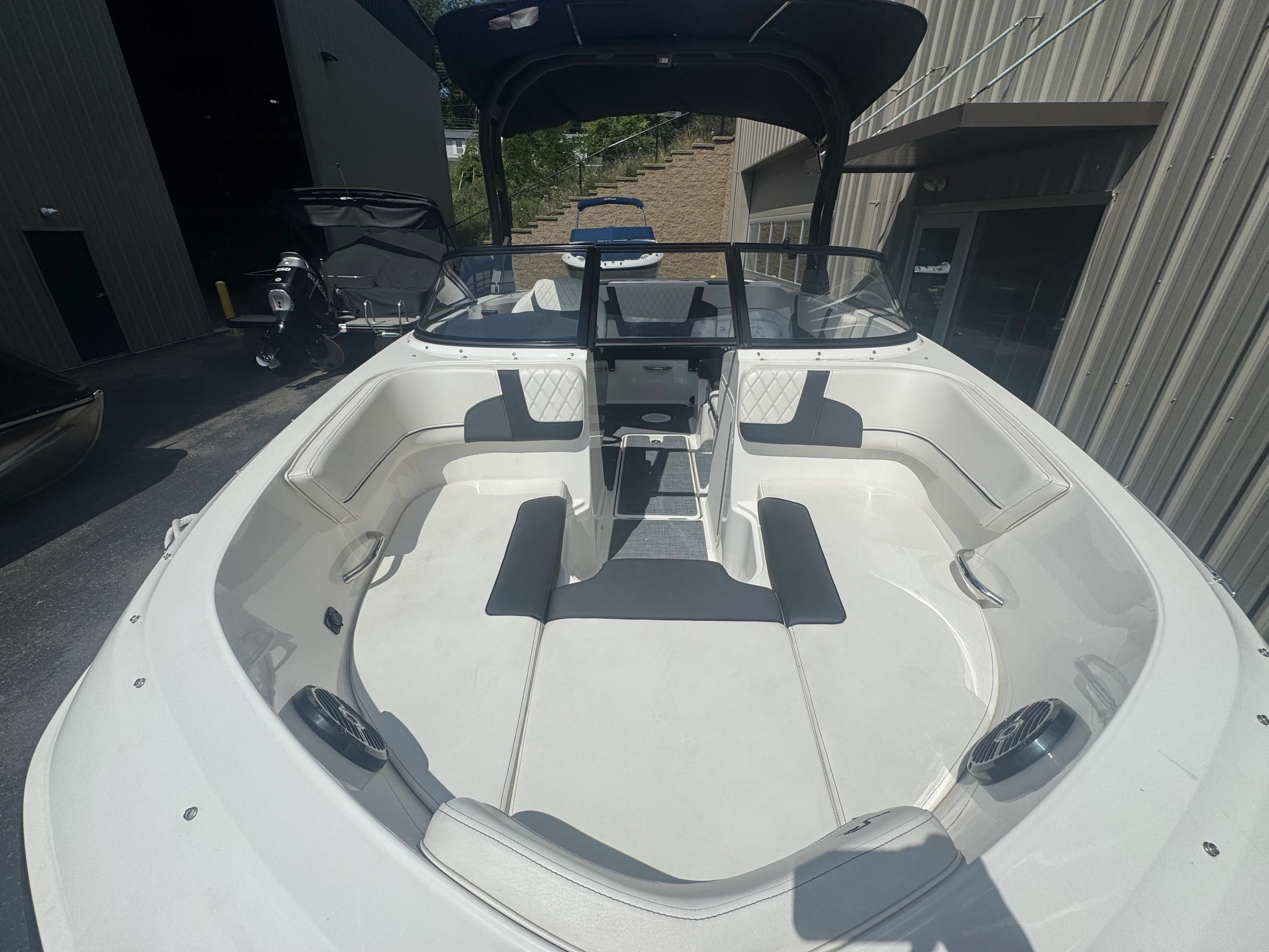 2023 Bayliner VR5 Bowrider I/O Image Thumbnail #4
