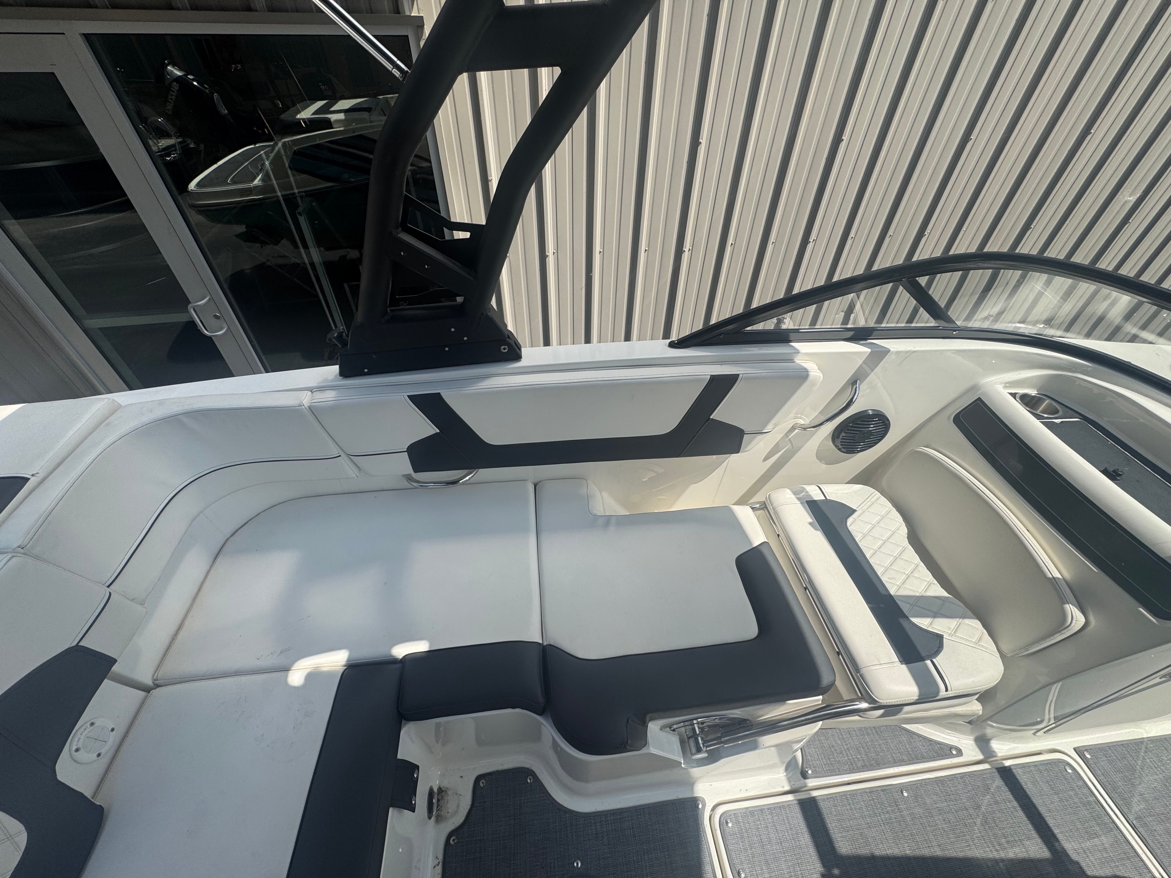 2023 Bayliner VR5 Bowrider I/O Image Thumbnail #6