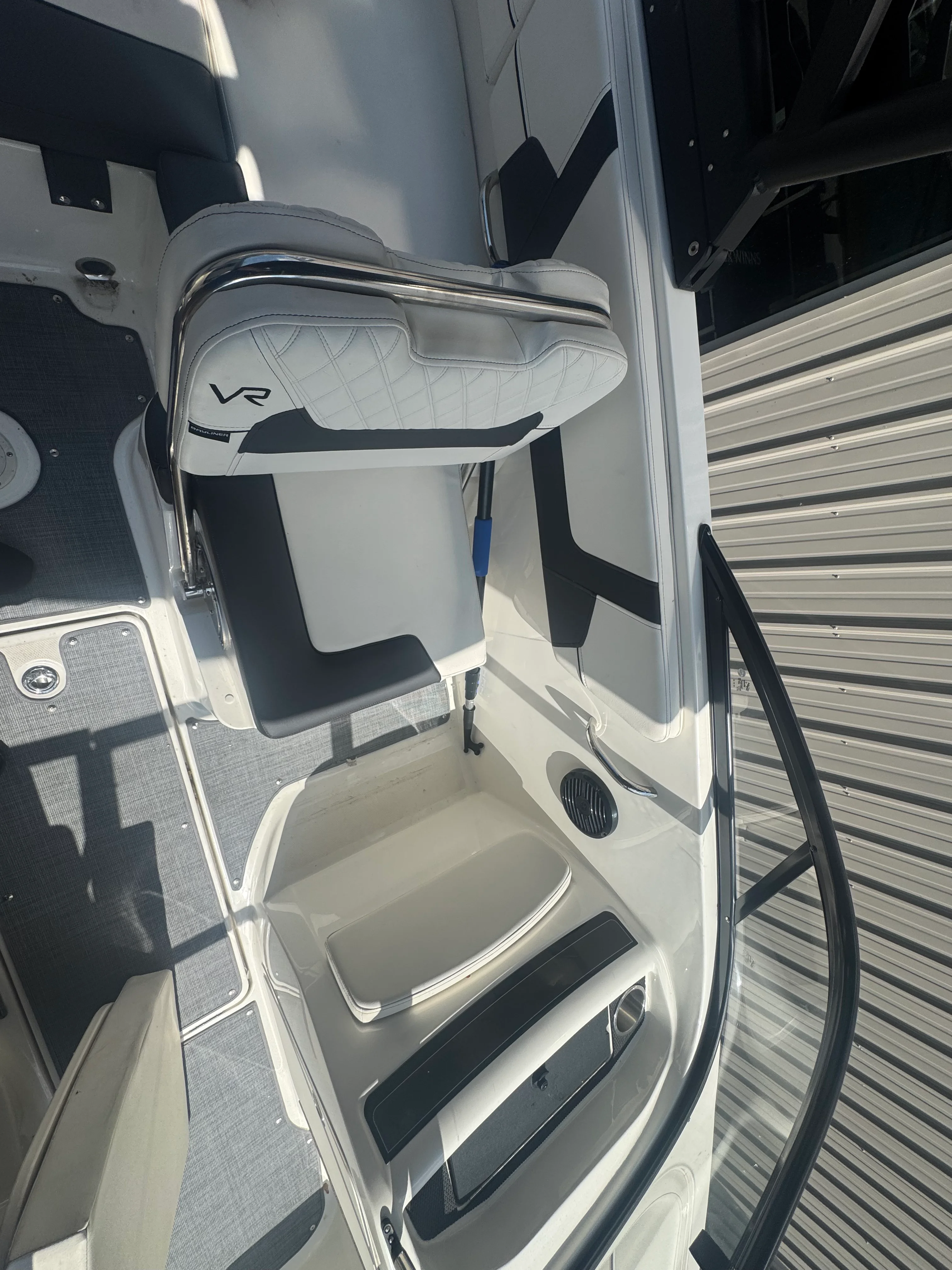 2023 Bayliner VR5 Bowrider I/O Image Thumbnail #9