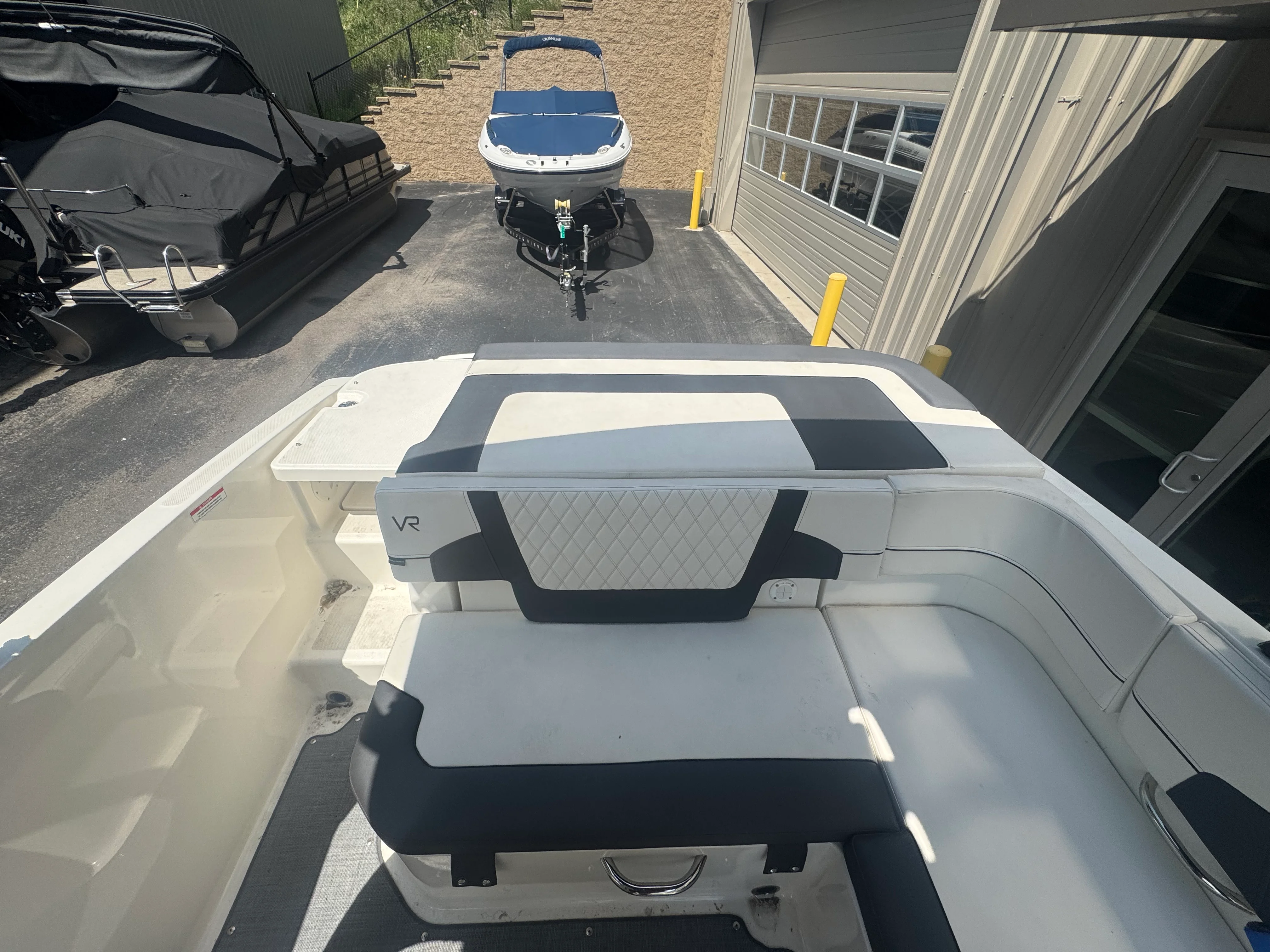 2023 Bayliner VR5 Bowrider I/O Image Thumbnail #5