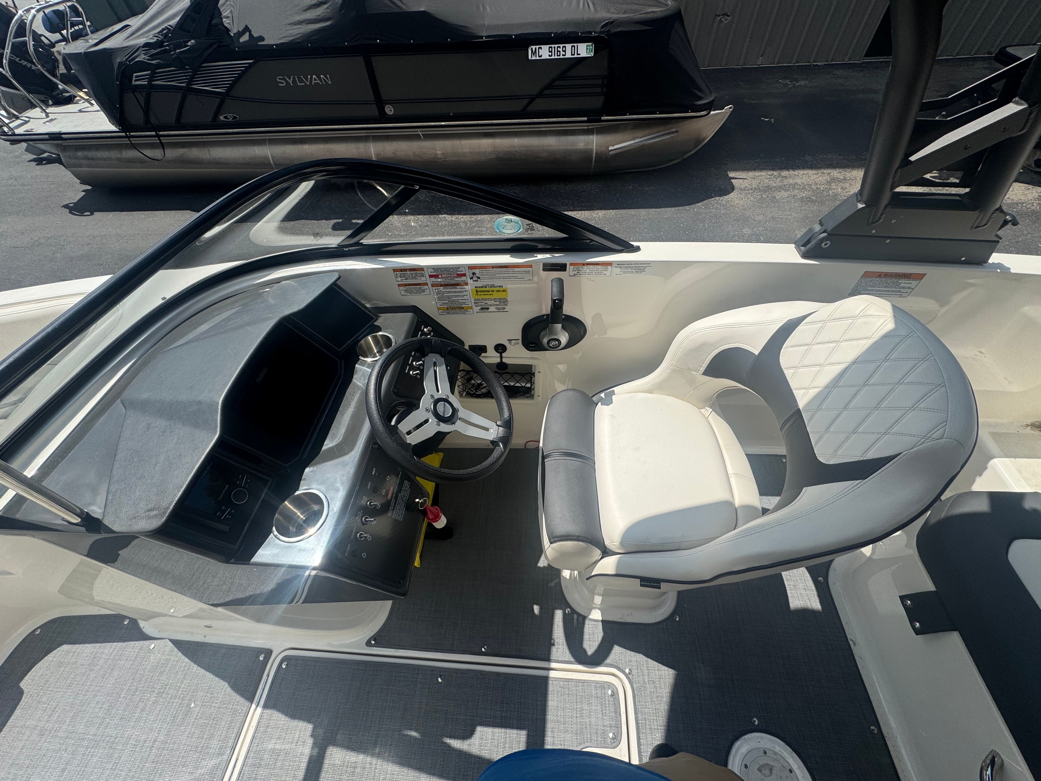 2023 Bayliner VR5 Bowrider I/O Image Thumbnail #7