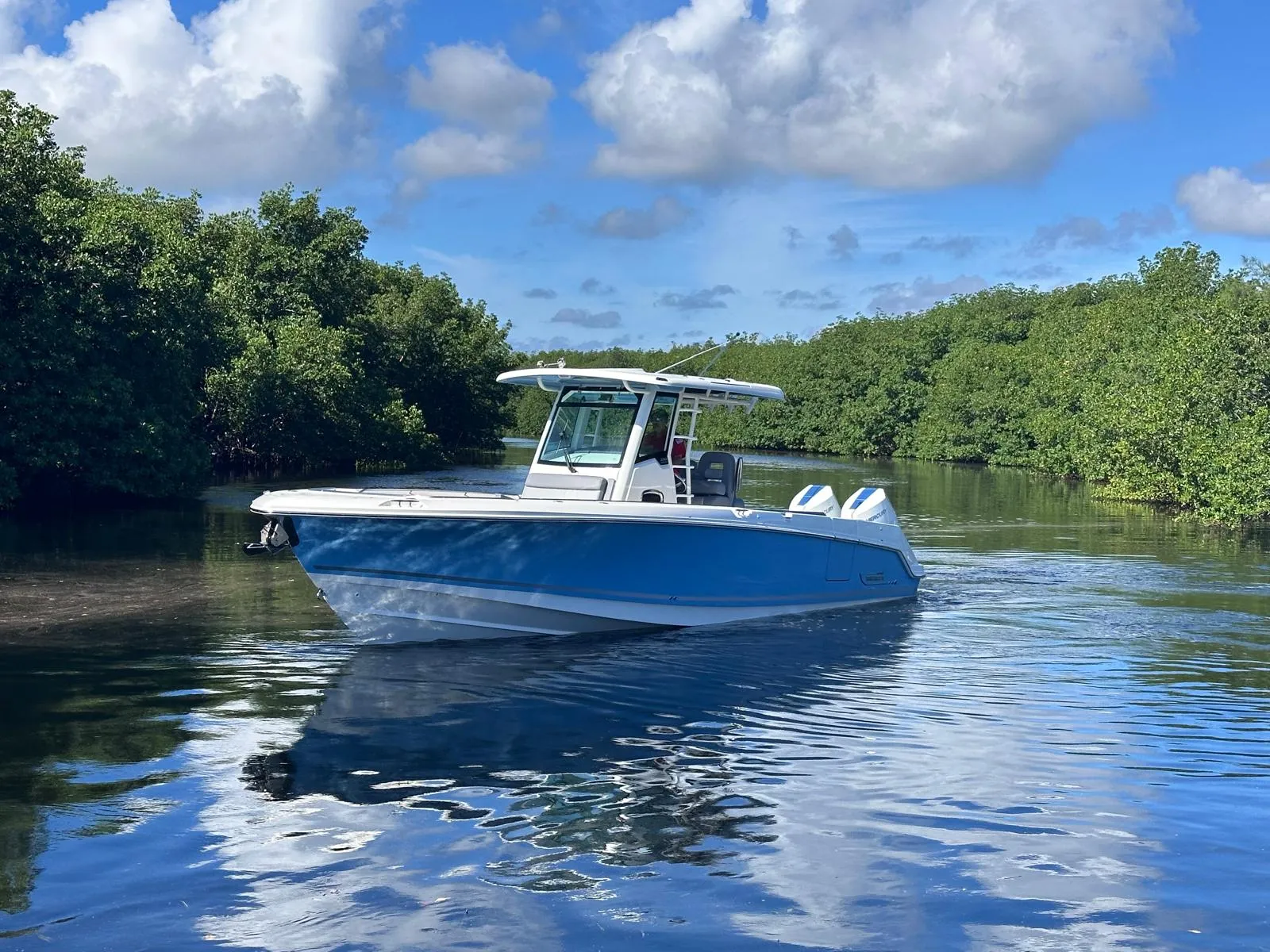 2026 Boston Whaler 330 Outrage Image Thumbnail #2