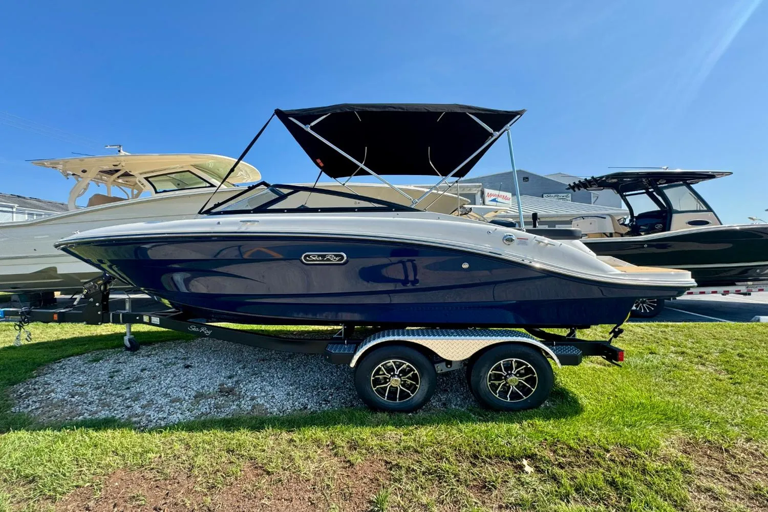 2025 Sea Ray SPX 190 Image Thumbnail #1