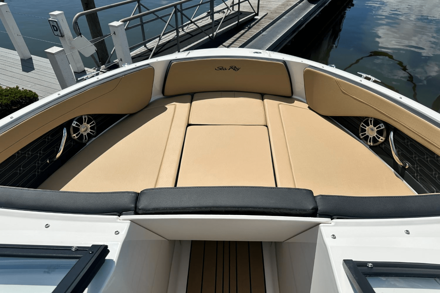 2025 Sea Ray SPX 210 Image Thumbnail #10