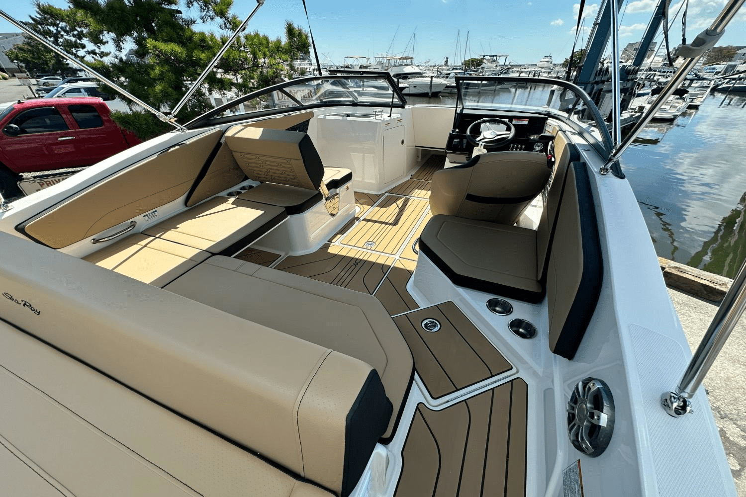 2025 Sea Ray SPX 210 Image Thumbnail #6