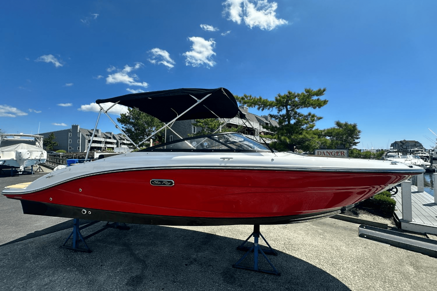 2025 Sea Ray SPX 210 Image Thumbnail #1