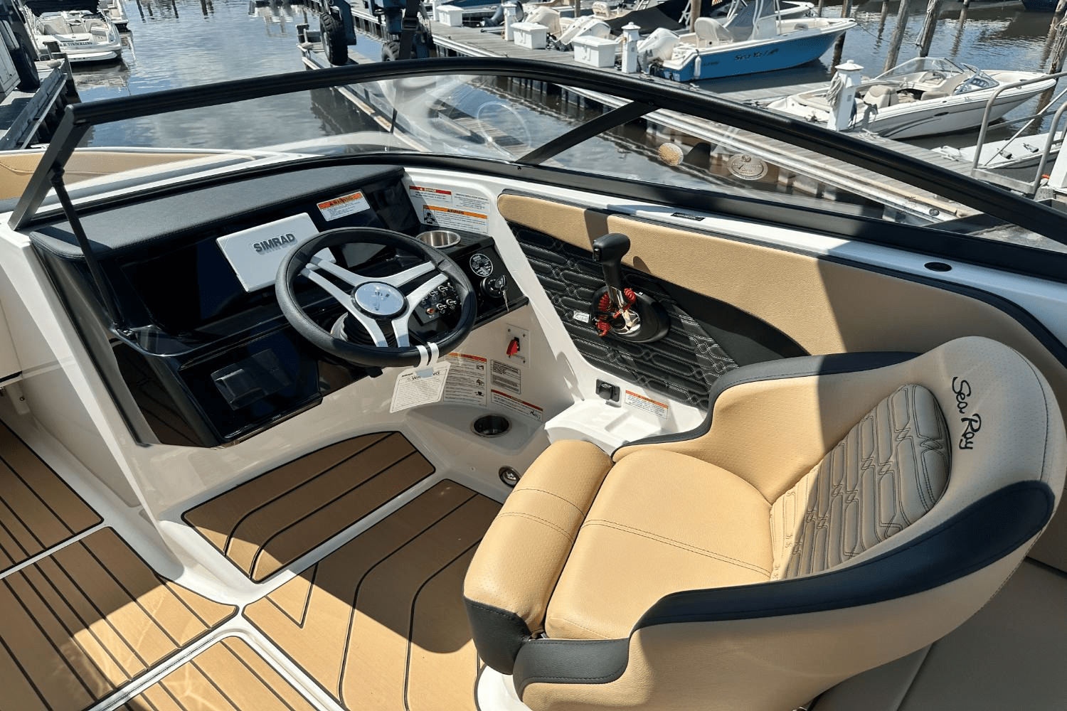 2025 Sea Ray SPX 210 Image Thumbnail #9