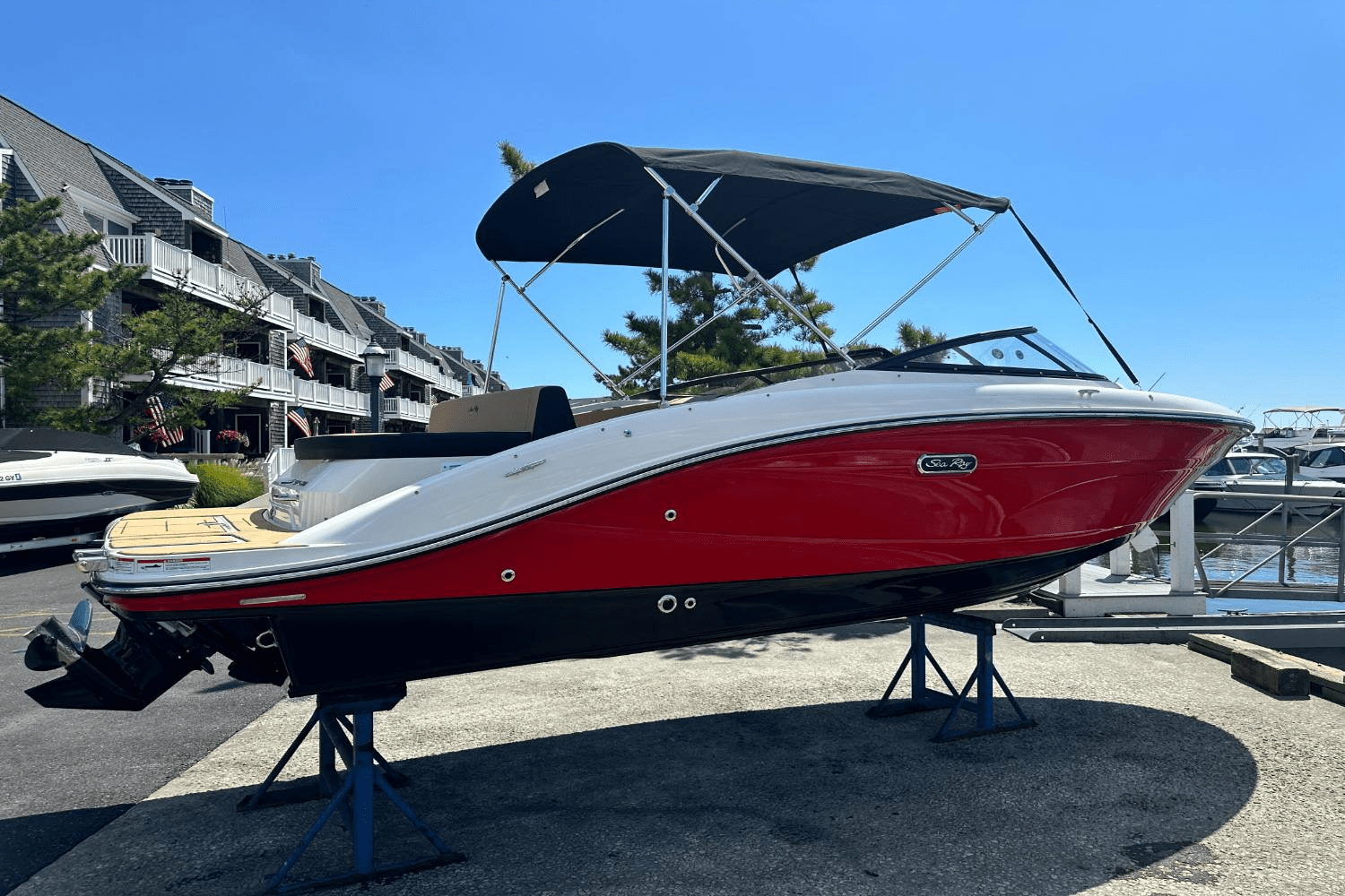 2025 Sea Ray SPX 210 Image Thumbnail #2
