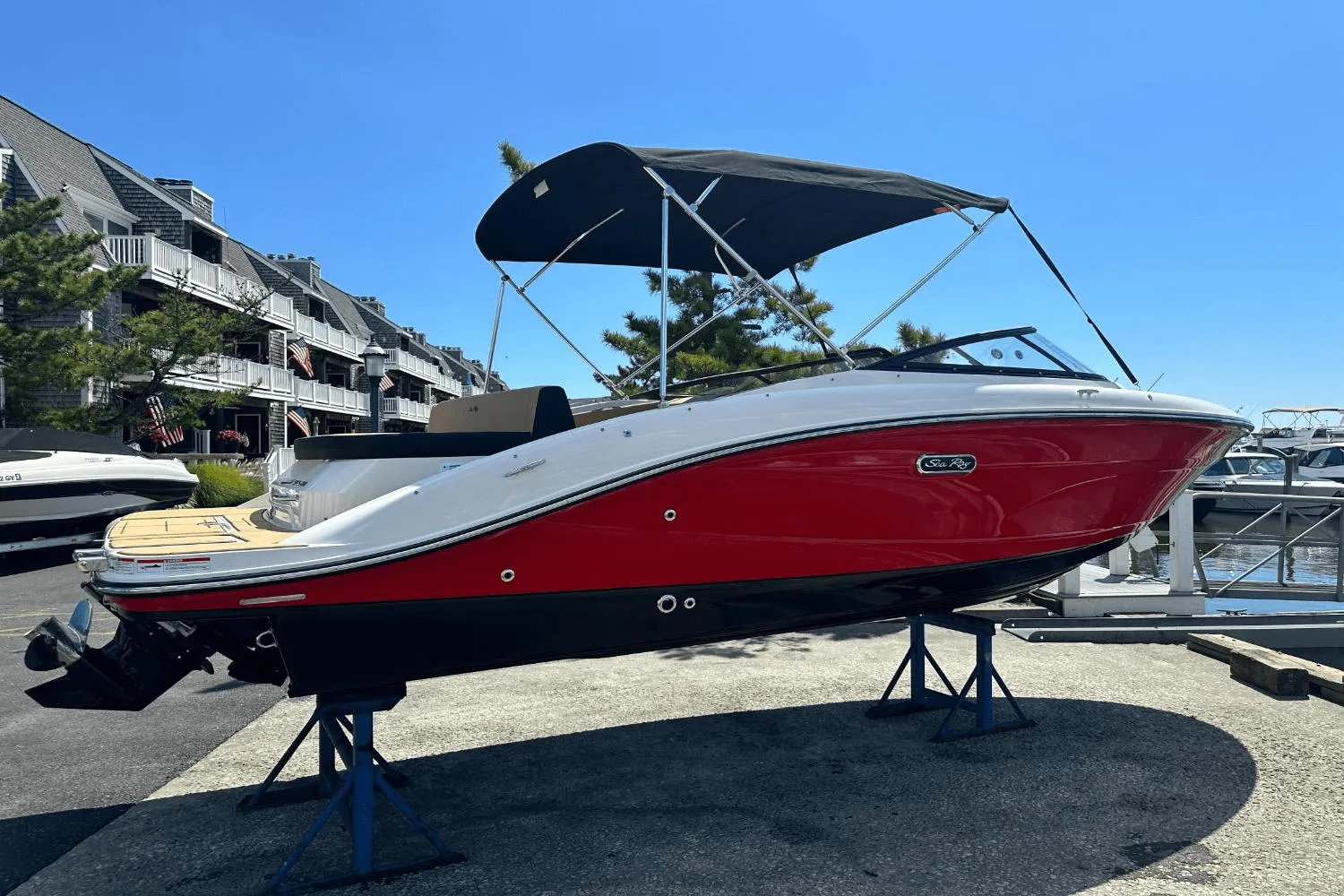 2025 Sea Ray SPX 210 Image Thumbnail #2