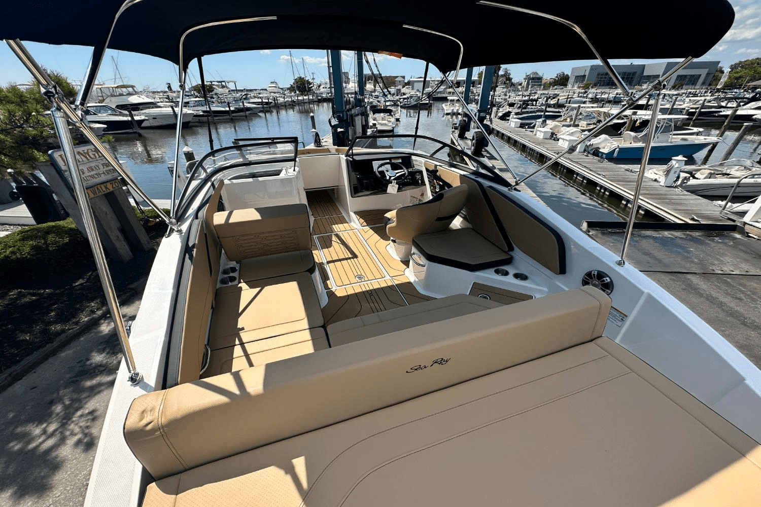 2025 Sea Ray SPX 210 Image Thumbnail #5