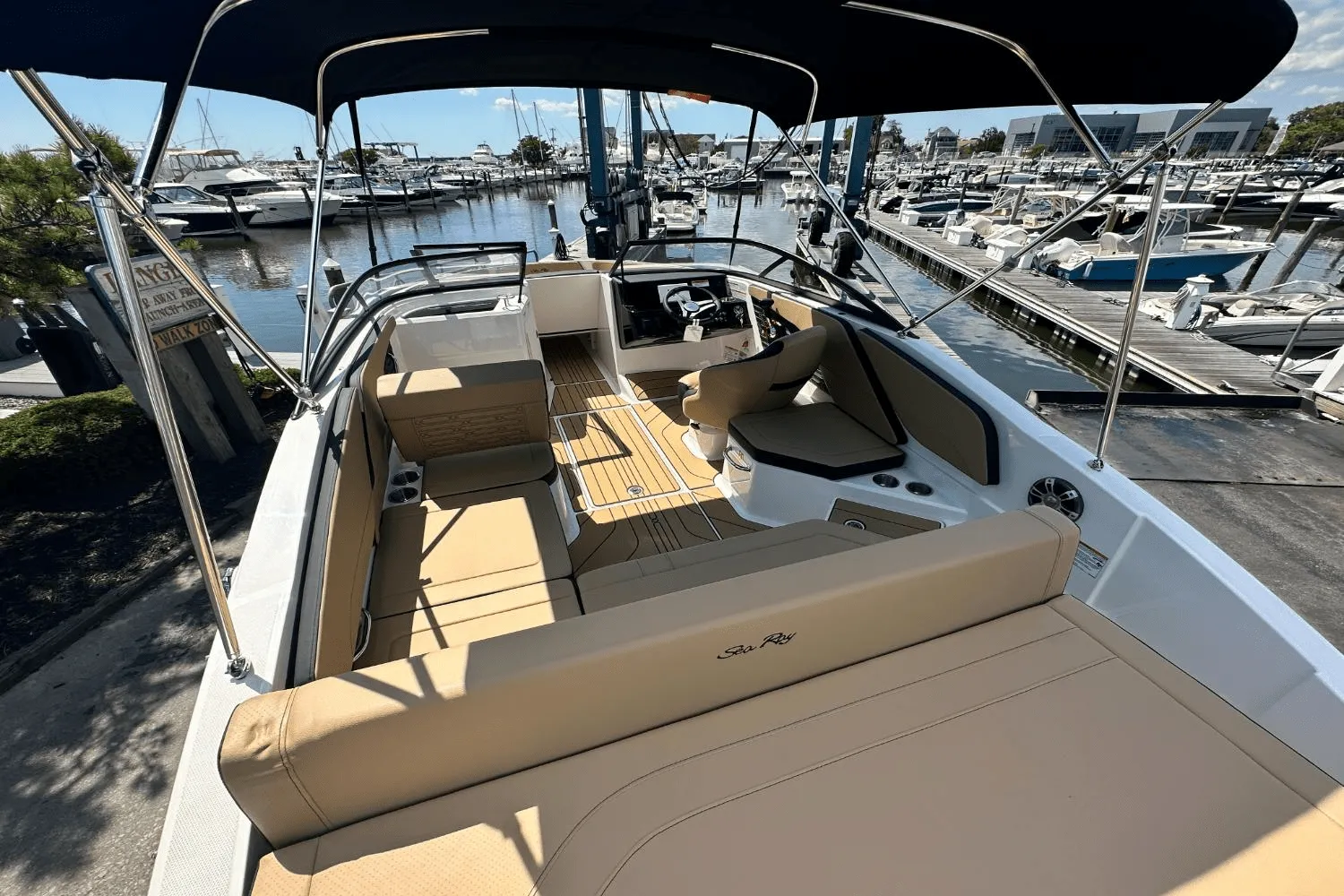 2025 Sea Ray SPX 210 Image Thumbnail #5