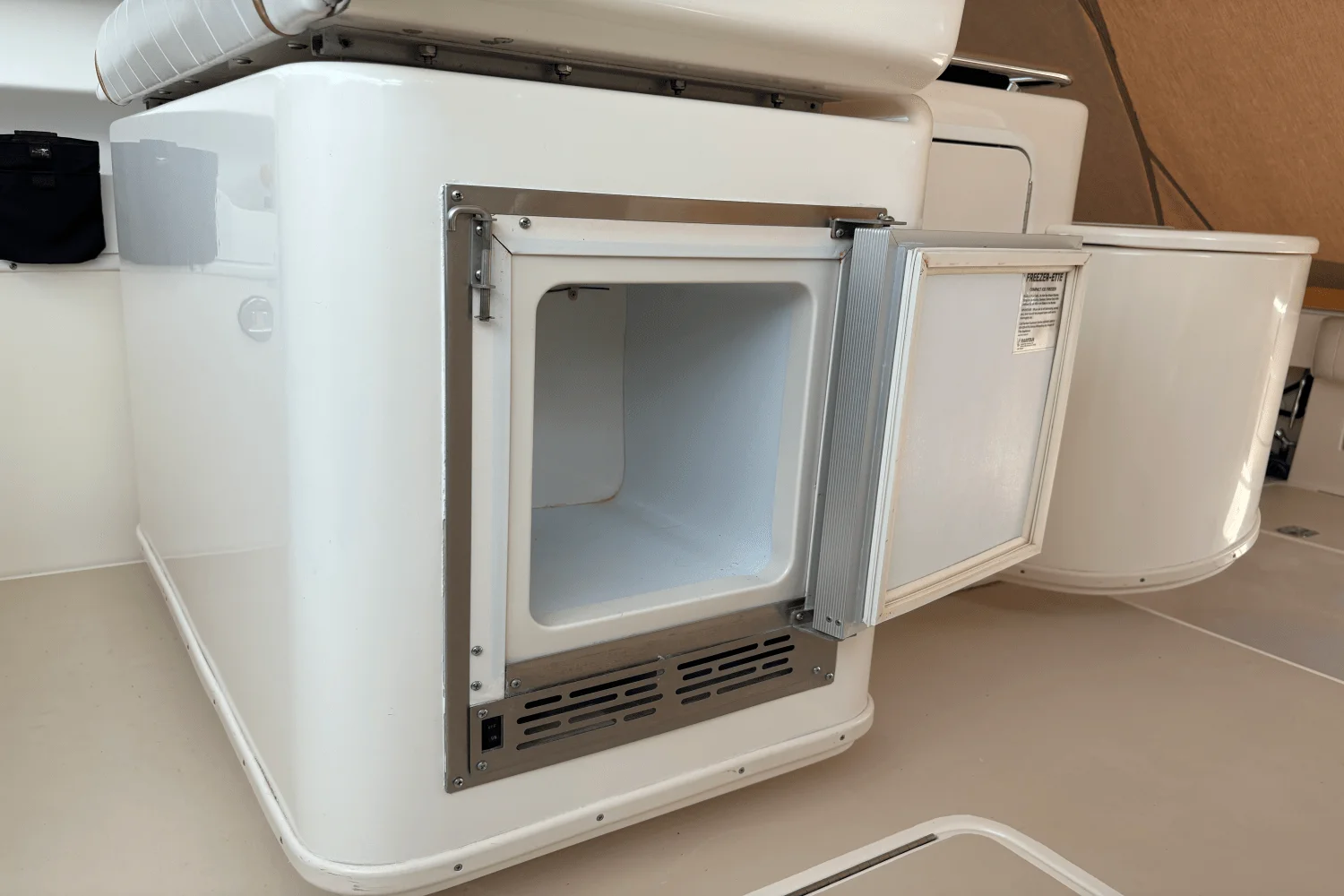 1997 Sea Ray 330 EXPRESS CRUISER Image Thumbnail #26