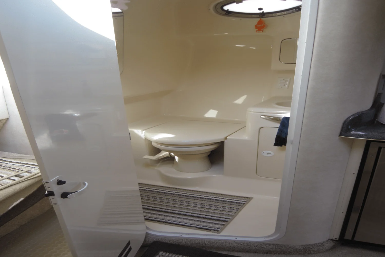 1997 Sea Ray 330 EXPRESS CRUISER Image Thumbnail #53