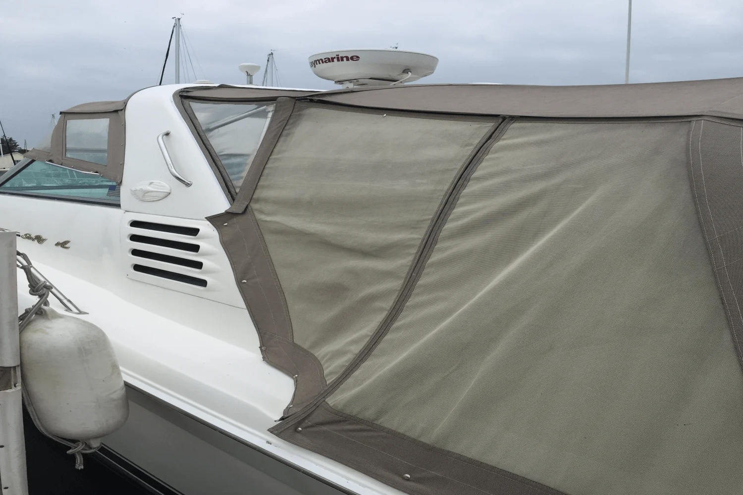 1997 Sea Ray 330 EXPRESS CRUISER Image Thumbnail #20