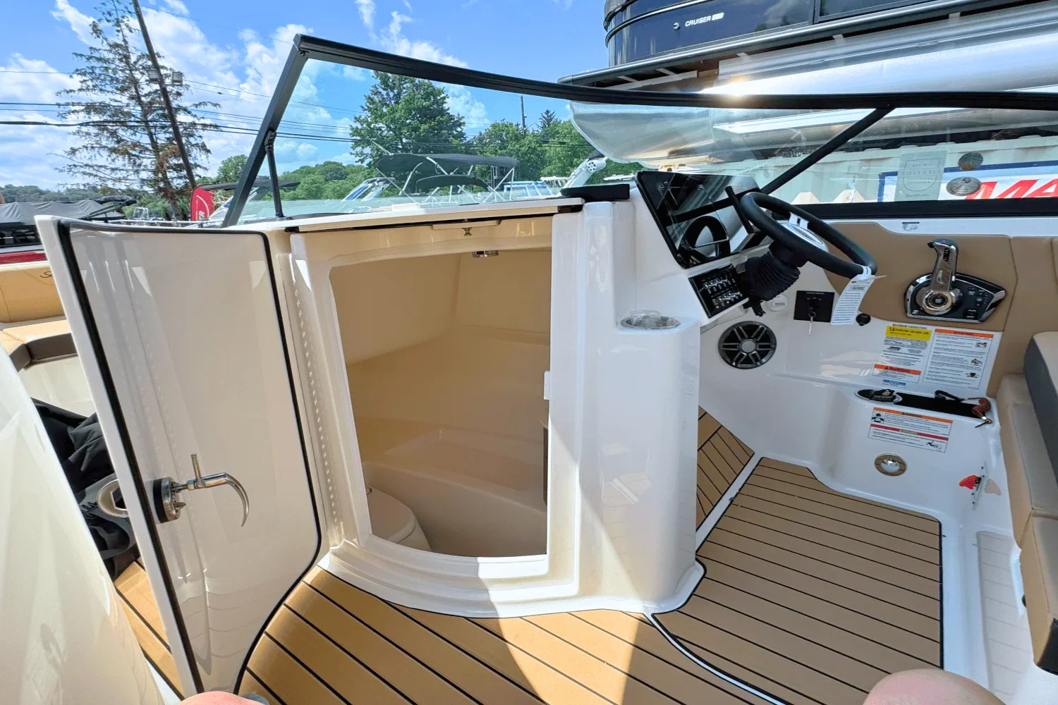 2025 Sea Ray 250 SDX Image Thumbnail #13