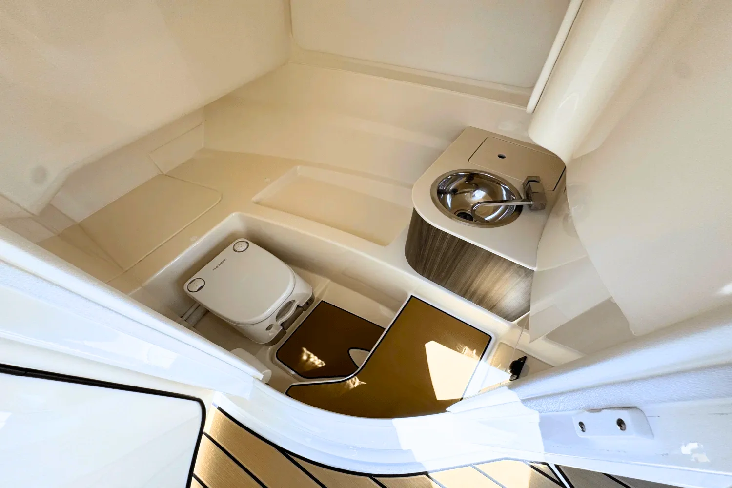 2025 Sea Ray 250 SDX Image Thumbnail #14