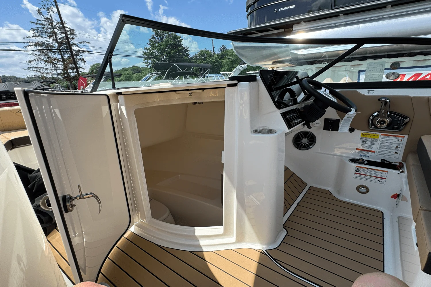 2025 Sea Ray 250 SDX Image Thumbnail #15