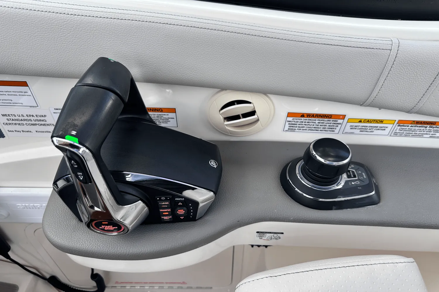 2022 Sea Ray 320 SUNDANCER Image Thumbnail #36