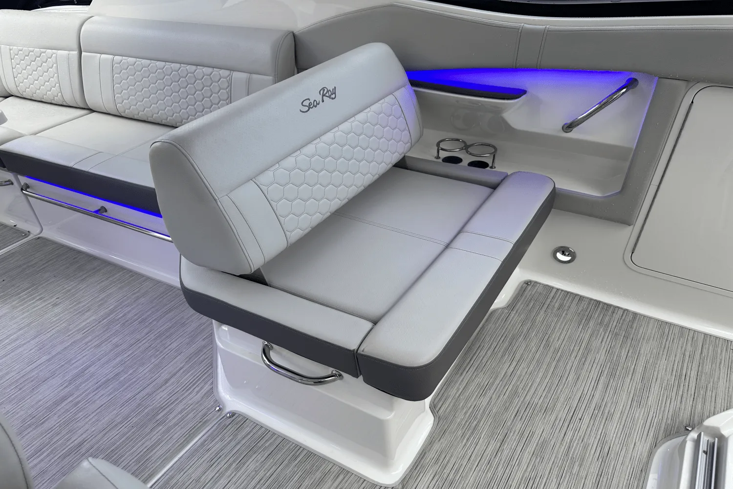 2022 Sea Ray 320 SUNDANCER Image Thumbnail #13