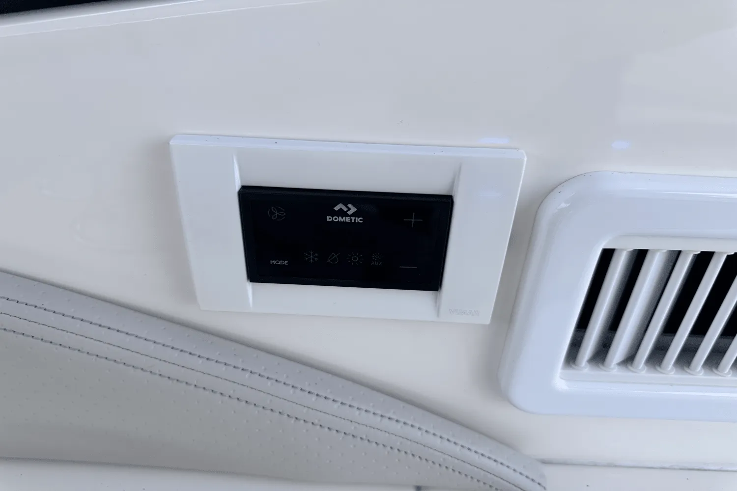 2022 Sea Ray 320 SUNDANCER Image Thumbnail #31