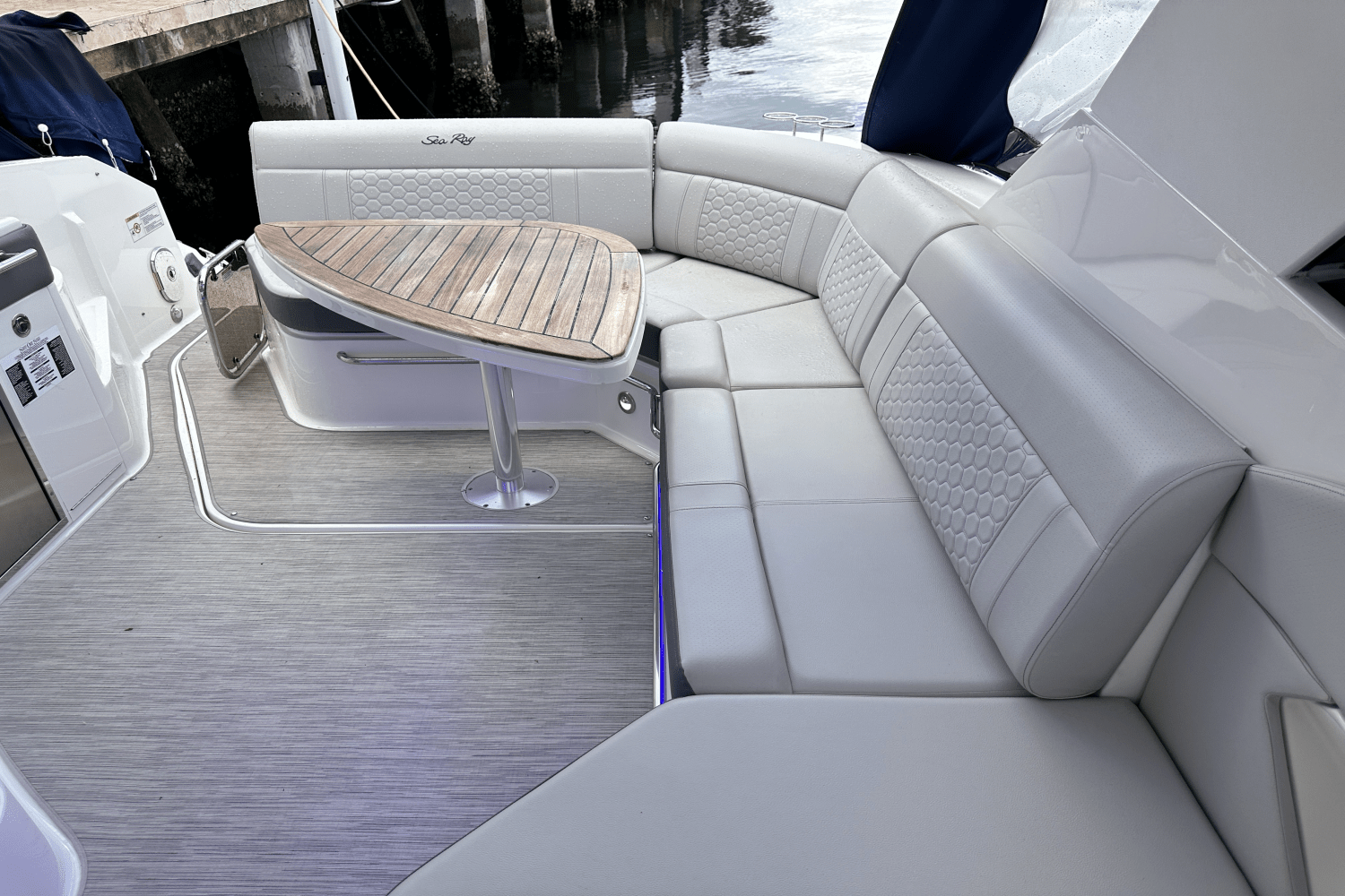 2022 Sea Ray 320 SUNDANCER Image Thumbnail #10