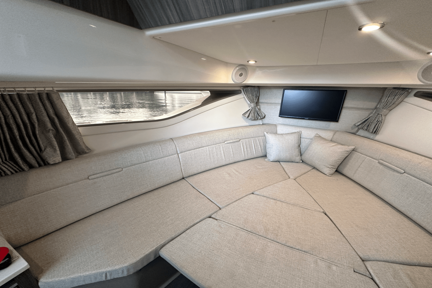 2022 Sea Ray 320 SUNDANCER Image Thumbnail #24