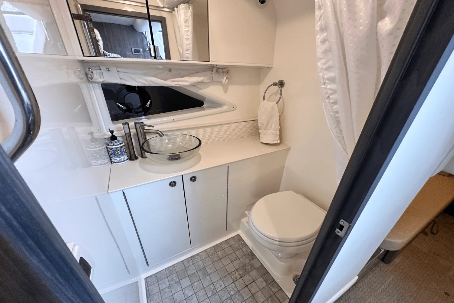 2022 Sea Ray 320 SUNDANCER Image Thumbnail #30