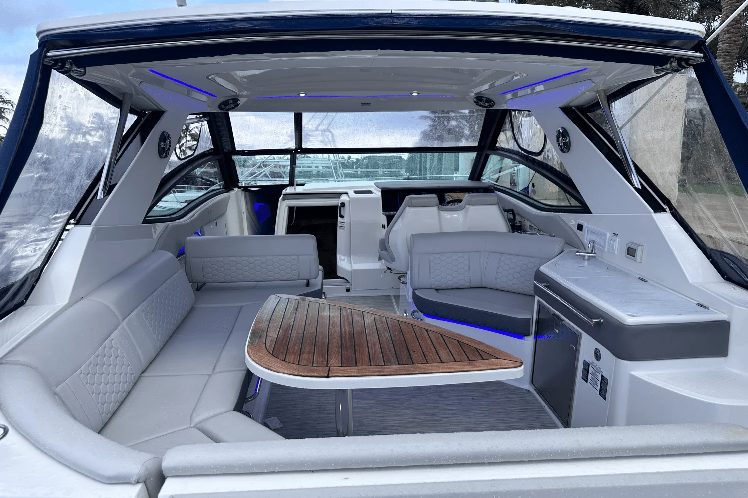 2022 Sea Ray 320 SUNDANCER Image Thumbnail #6