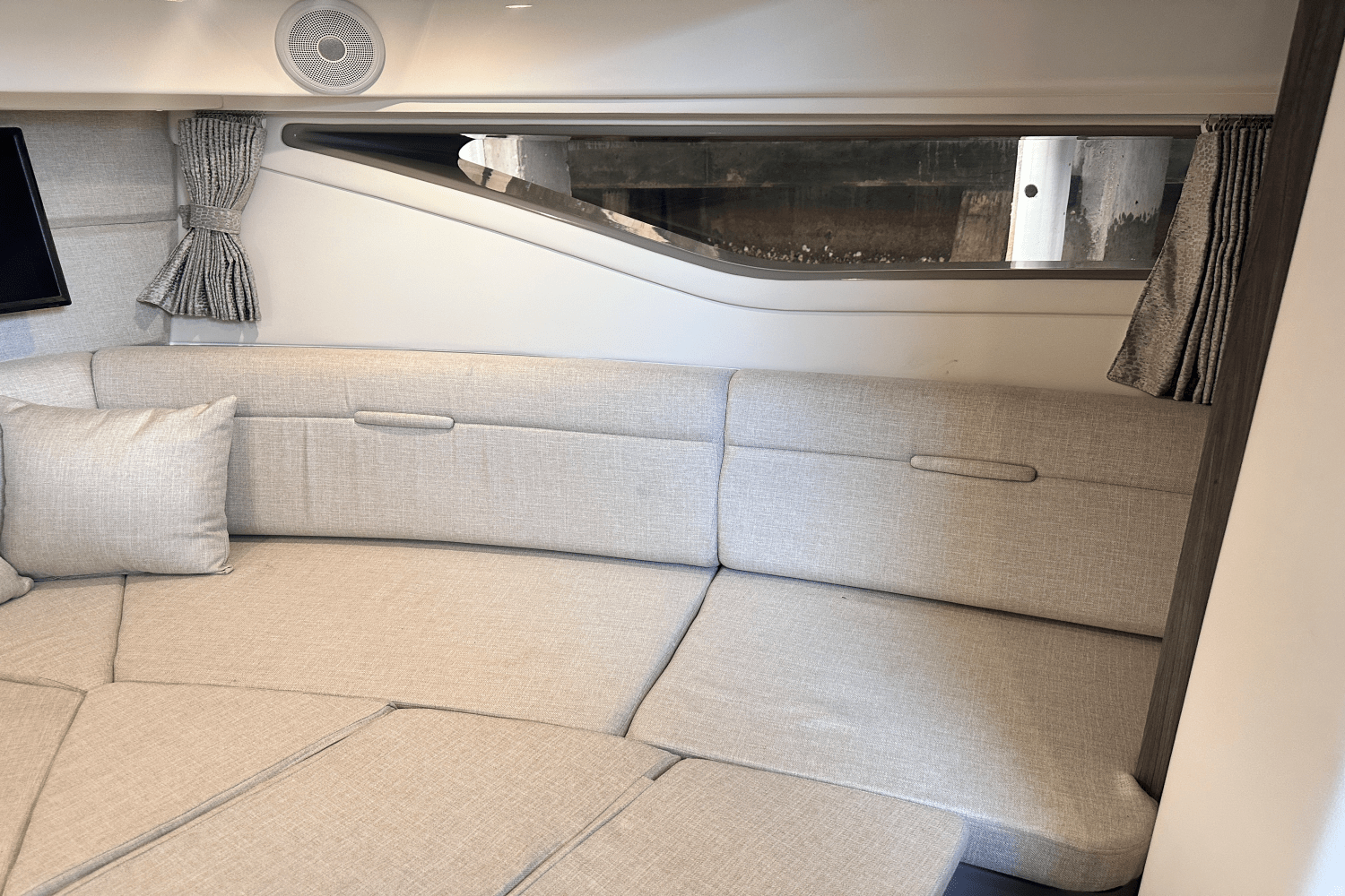 2022 Sea Ray 320 SUNDANCER Image Thumbnail #23