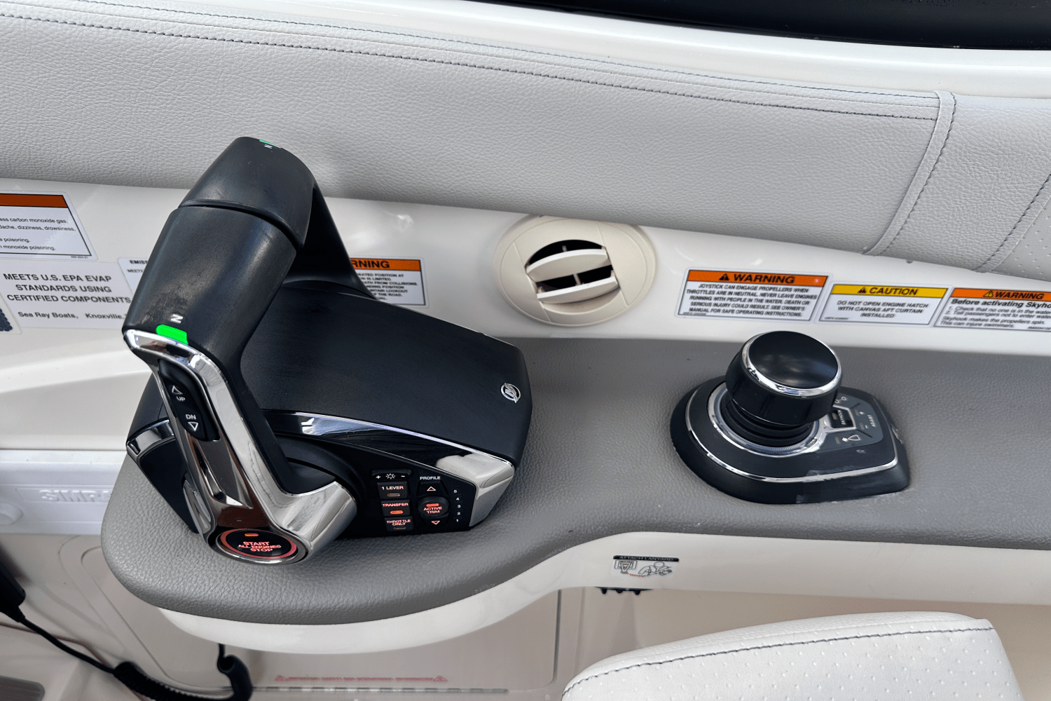 2022 Sea Ray 320 SUNDANCER Image Thumbnail #36