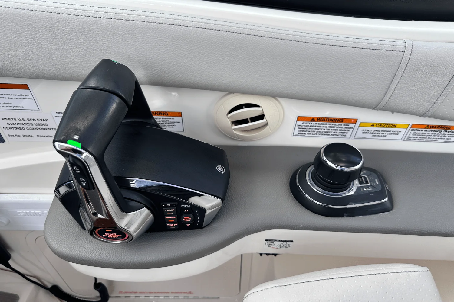 2022 Sea Ray 320 SUNDANCER Image Thumbnail #36