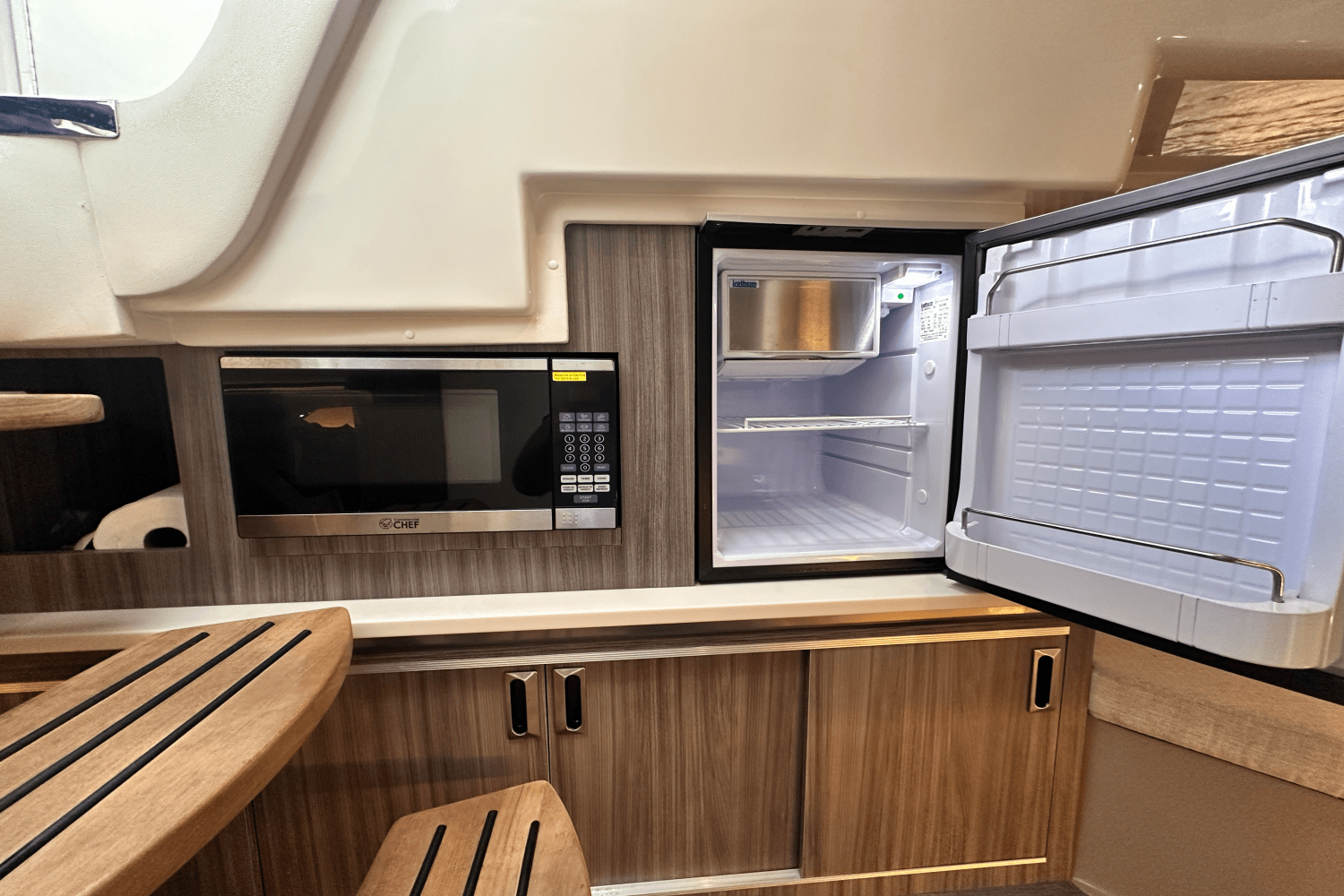 2022 Sea Ray 320 SUNDANCER Image Thumbnail #29