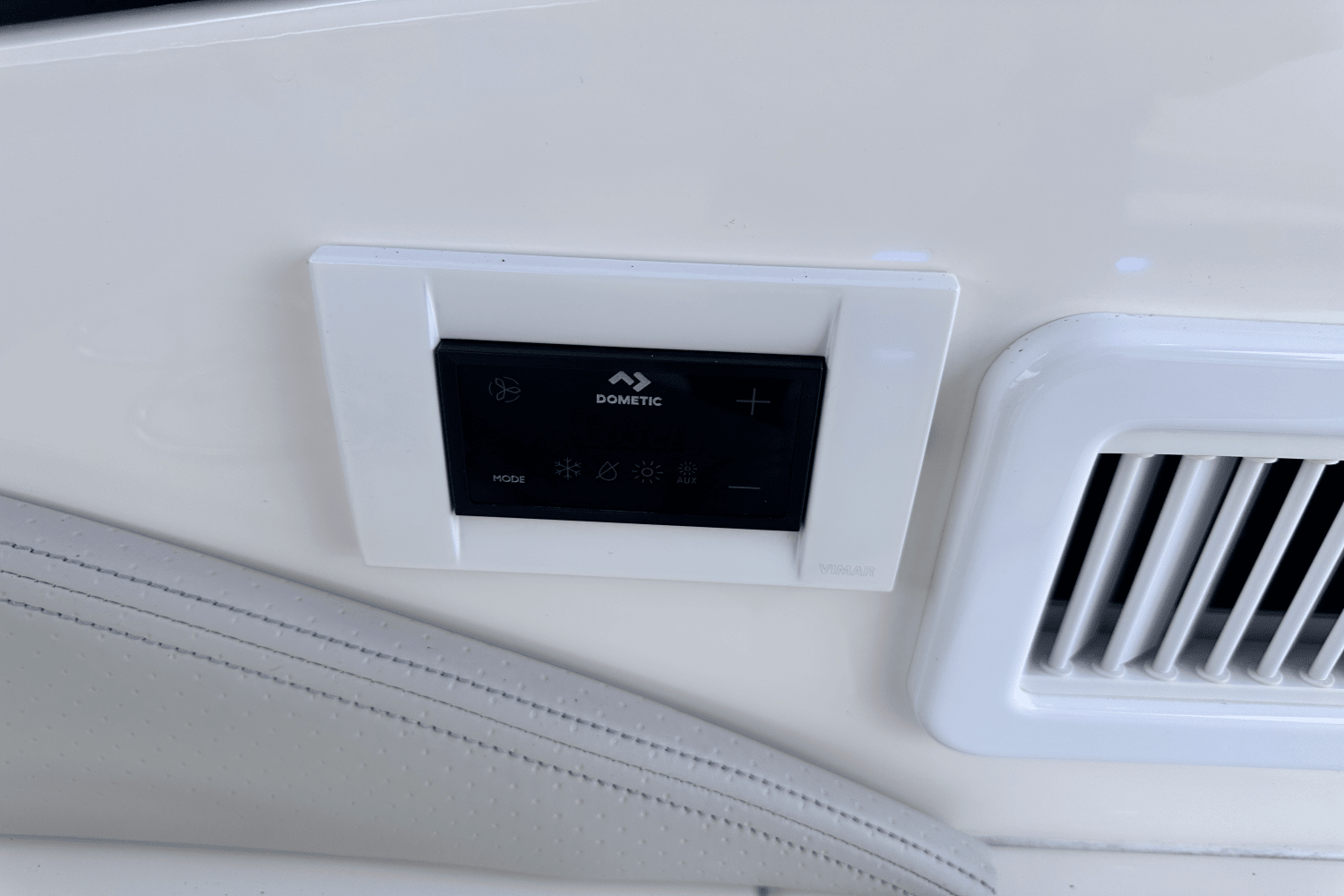 2022 Sea Ray 320 SUNDANCER Image Thumbnail #31