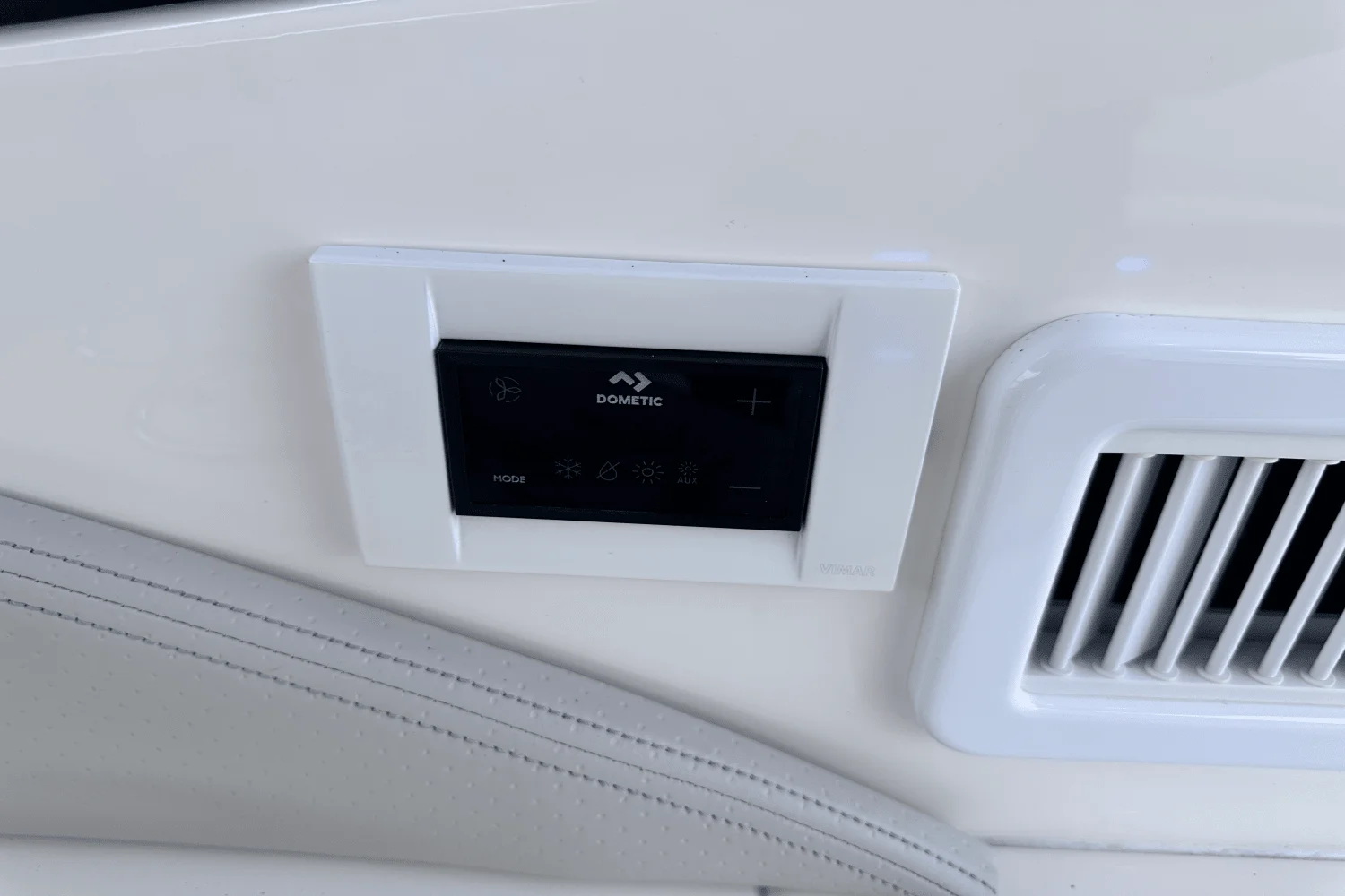 2022 Sea Ray 320 SUNDANCER Image Thumbnail #31