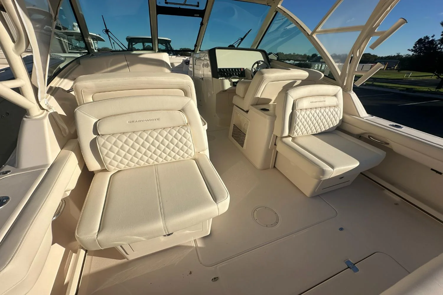 2026 Grady-White Freedom 325 Image Thumbnail #11