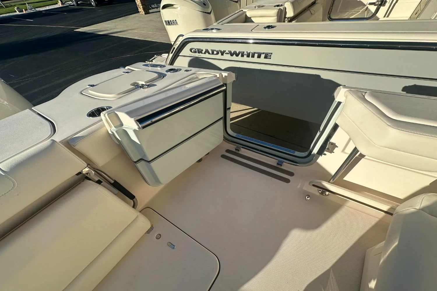 2026 Grady-White Freedom 325 Image Thumbnail #8