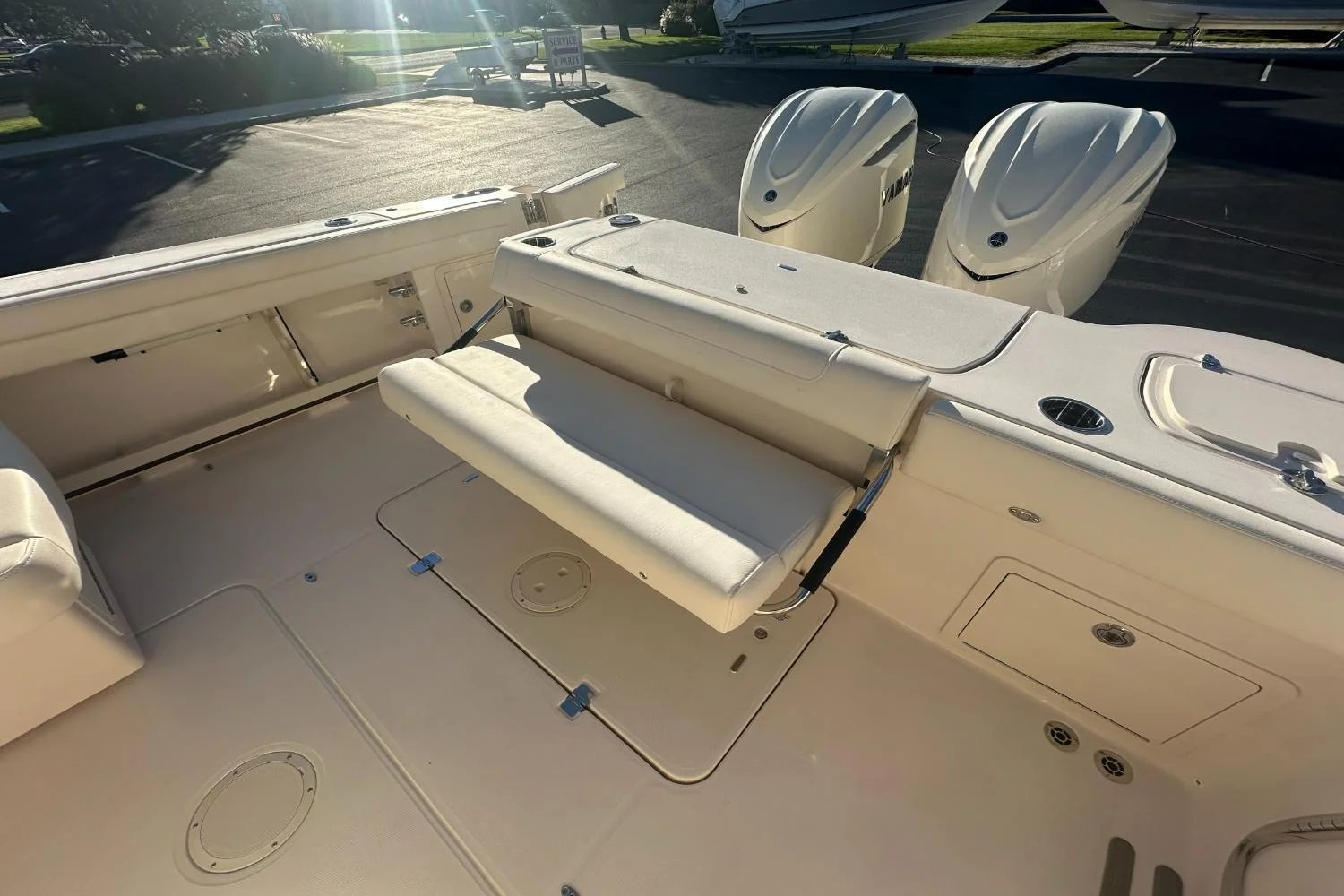 2026 Grady-White Freedom 325 Image Thumbnail #9