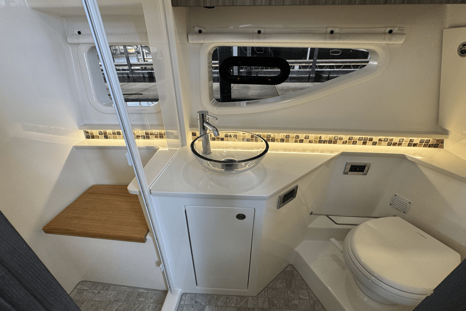 2024 Sea Ray Sundancer 370 Image Thumbnail #18