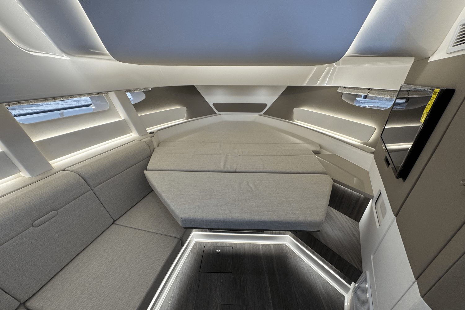 2024 Sea Ray Sundancer 370 Image Thumbnail #20