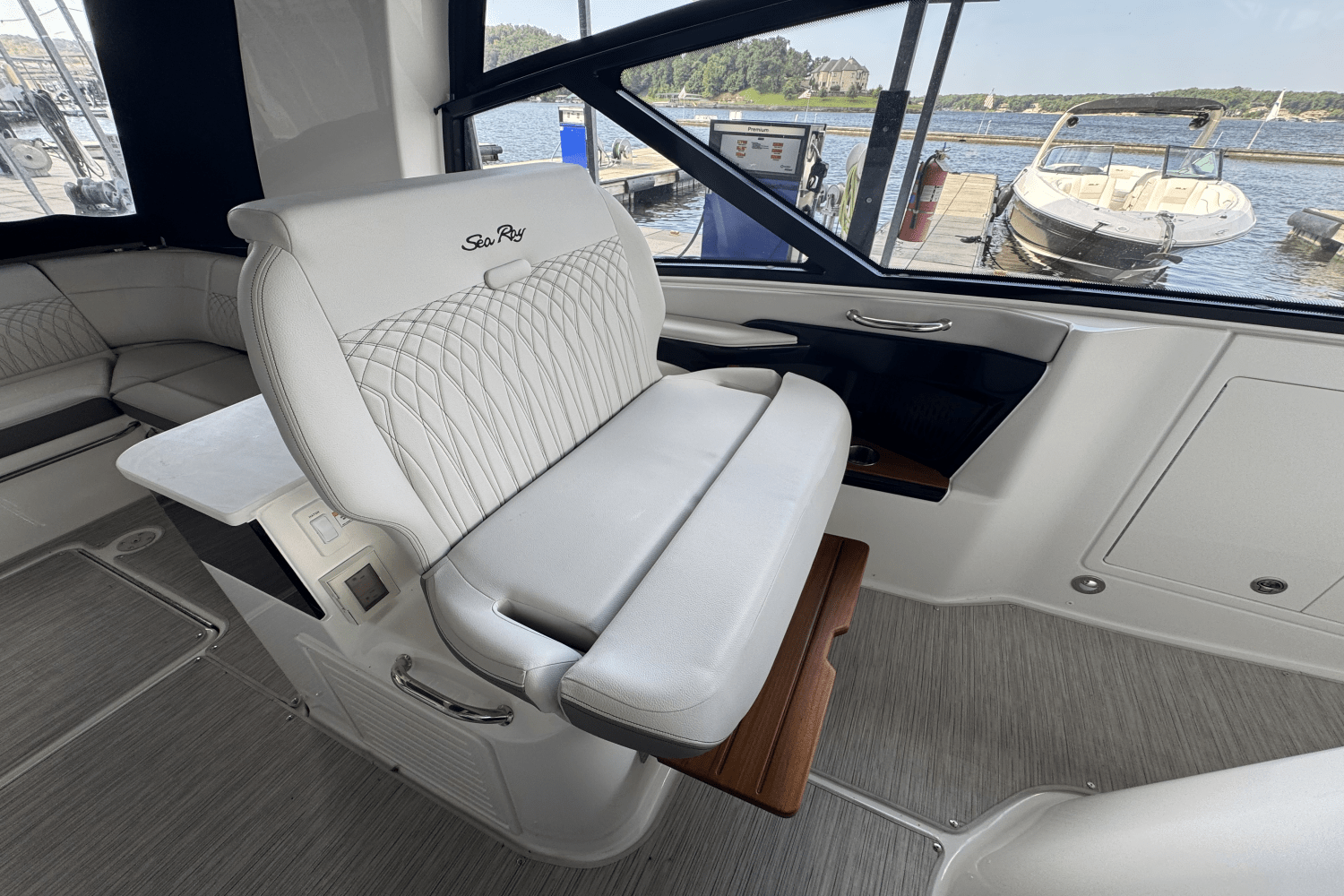 2024 Sea Ray Sundancer 370 Image Thumbnail #5