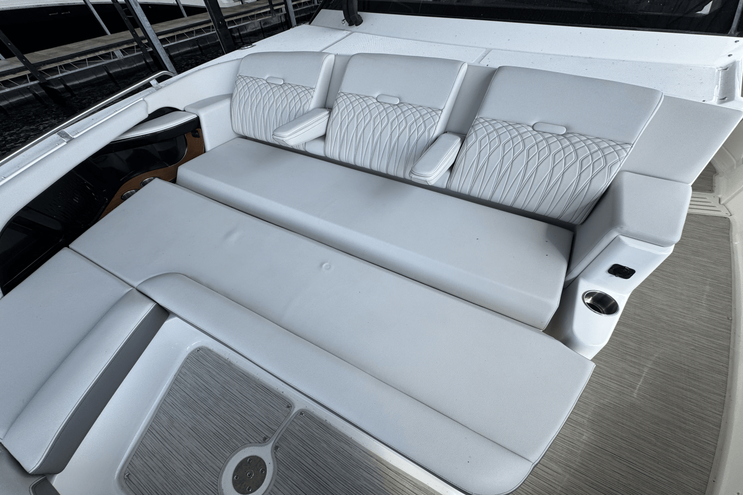 2024 Sea Ray Sundancer 370 Image Thumbnail #28