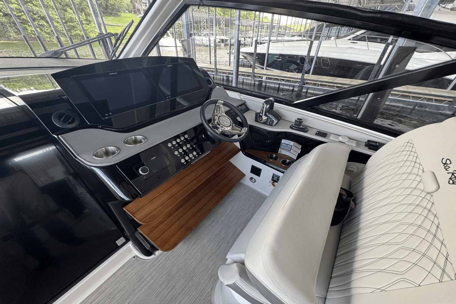 2024 Sea Ray Sundancer 370 Image Thumbnail #4