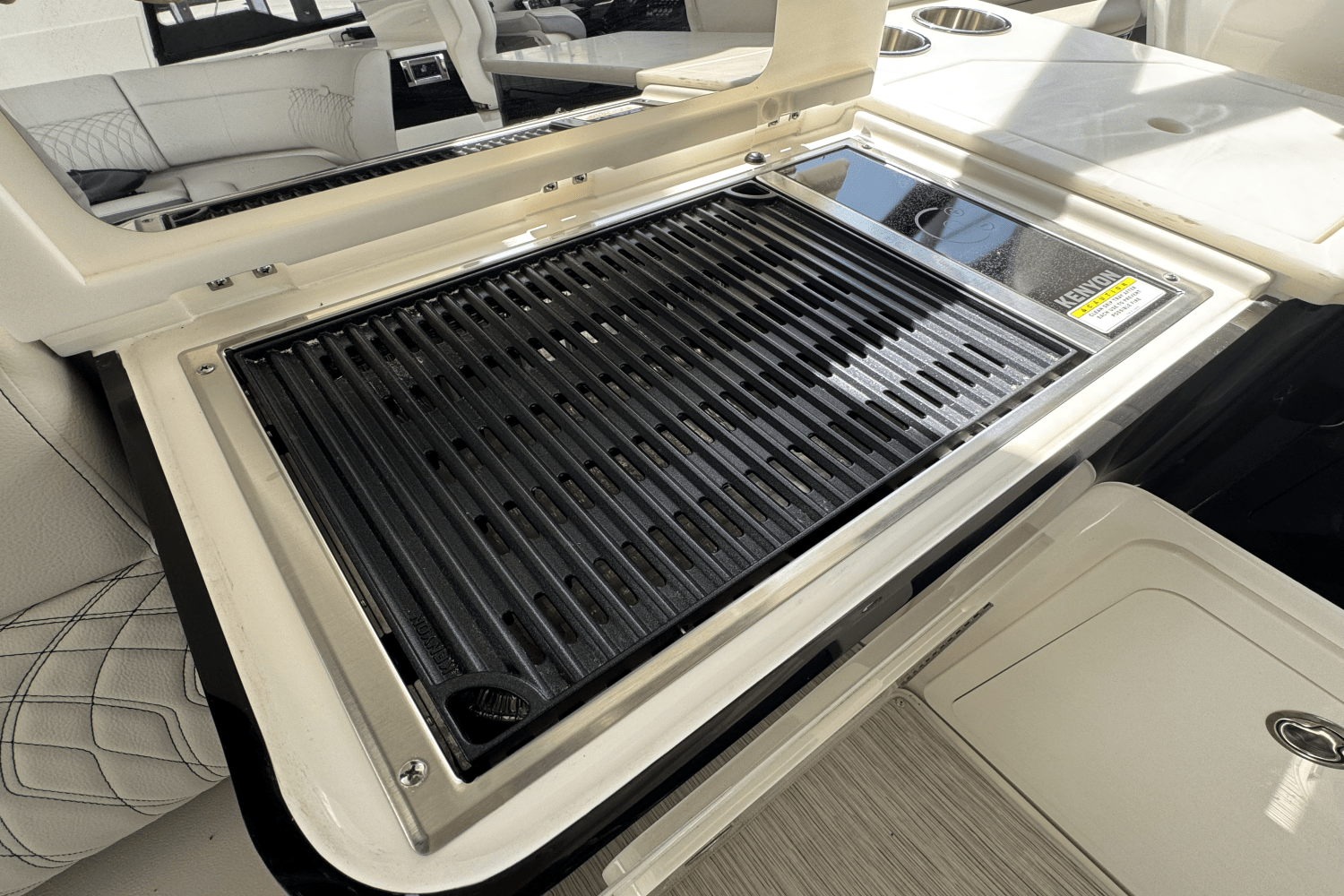 2024 Sea Ray Sundancer 370 Image Thumbnail #12