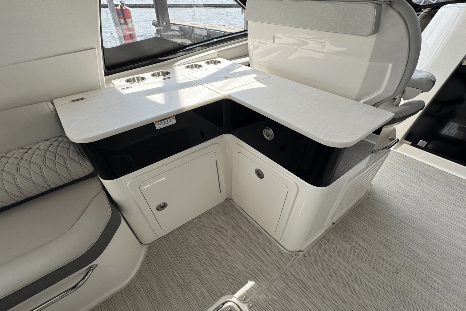2024 Sea Ray Sundancer 370 Image Thumbnail #11