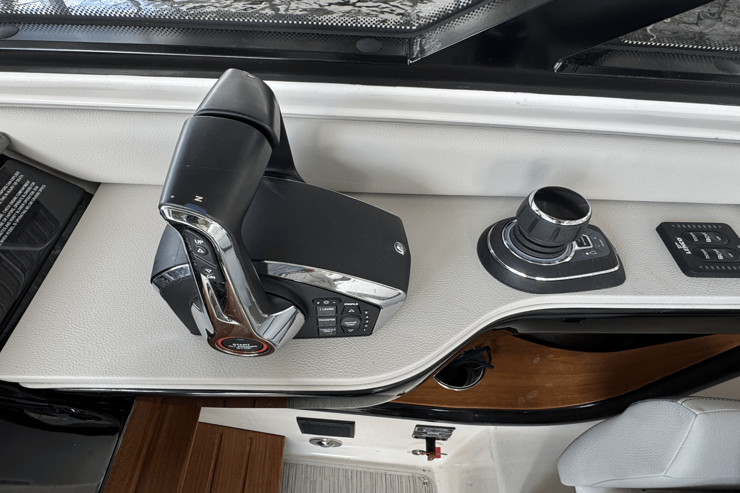 2024 Sea Ray Sundancer 370 Image Thumbnail #23
