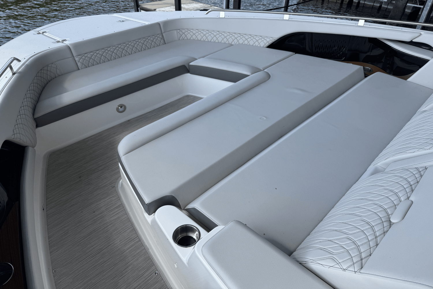 2024 Sea Ray Sundancer 370 Image Thumbnail #27
