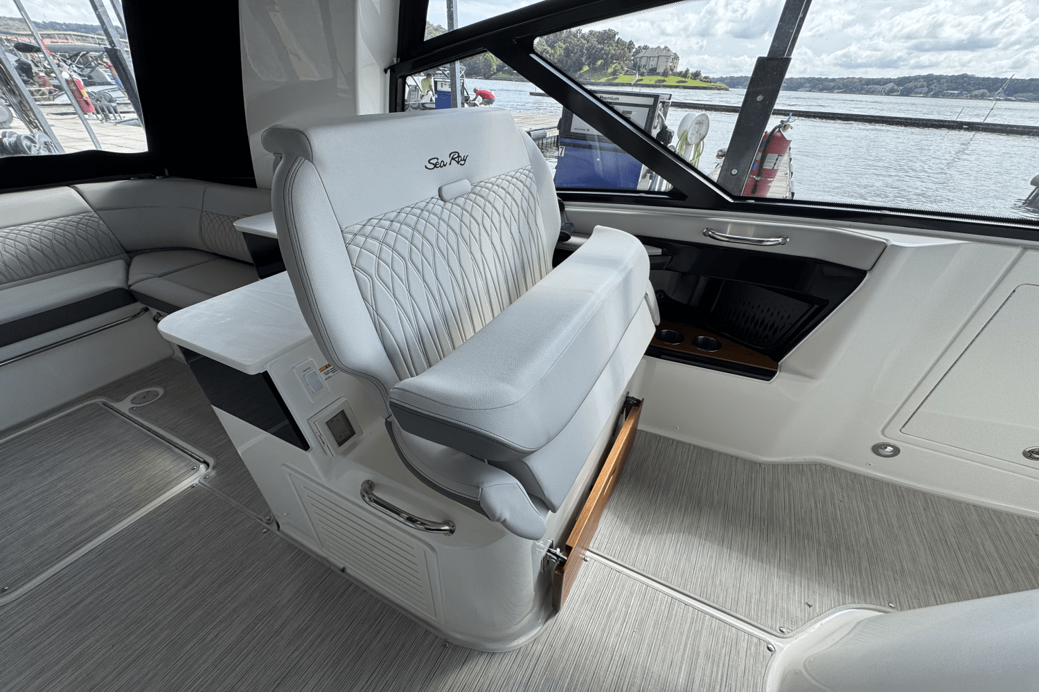 2024 Sea Ray Sundancer 370 Image Thumbnail #25