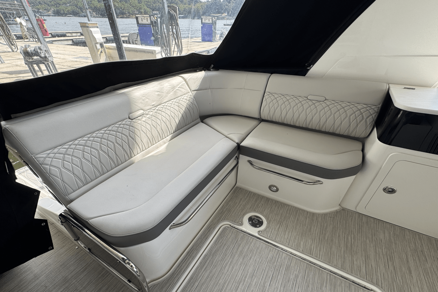 2024 Sea Ray Sundancer 370 Image Thumbnail #10